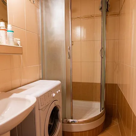 Private 1 Km From Center With Kitchen ブラチスラヴァ